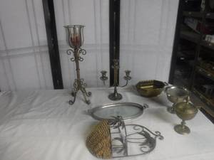 lot 12447 image: Mixed metals lot of home decor items