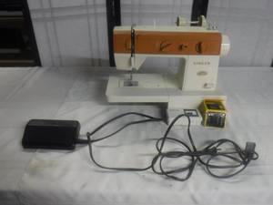 lot 12457 image: Singer sewing machine