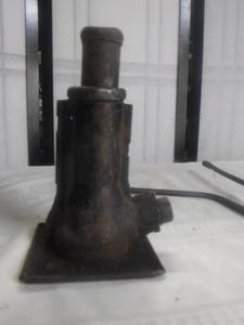 lot 12464 image: Bottle Jack