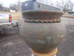lot 12487 image: Large Heavy planter
