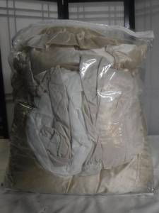 lot 12502 image: King sized comforter and pillow shams