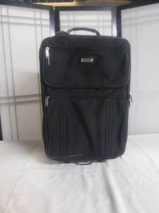 lot 12515 image: Lucas carry on suit case