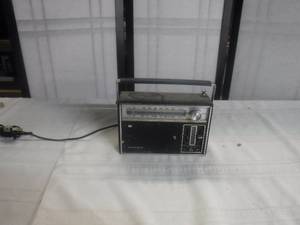 lot 12533 image: Vintage panasonic radio- works