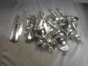 lot 12540 image: Mixed lot of silver plate utensils