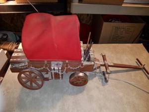lot 19162 image: Covered Wagon Novelty Lamp
