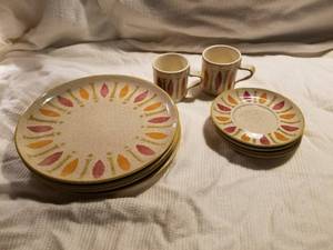lot 19166 image: Pepe by Red Wing - Pottery Tableware Set of 10