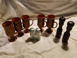 lot 19167 image: Pottery Cups and Salt & Pepper Shakers Lot
