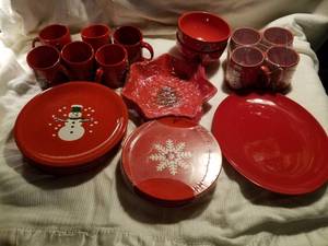 lot 19168 image: Beautiful Holiday Tableware Set by Waechtersbach Ceramics