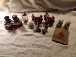 lot 19170 image: Vintage Salt and Pepper Shaker Lot