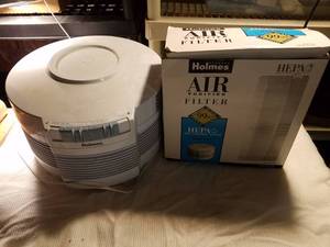 lot 19181 image: Holmes Electrostatic Air Purifier and Replacement Filter