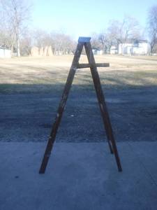 lot 12575 image: wooden step ladder