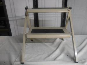 lot 12581 image: small step stool