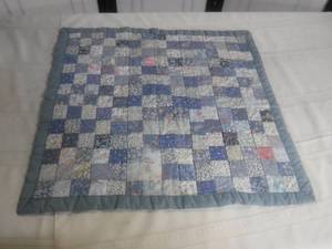 lot 12588 image: Lap quilt