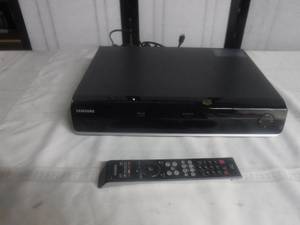 lot 12613 image: Samsung HD Blu Ray player