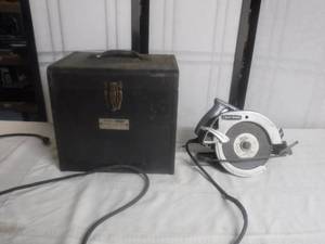 lot 12635 image: Craftsman skill saw with case