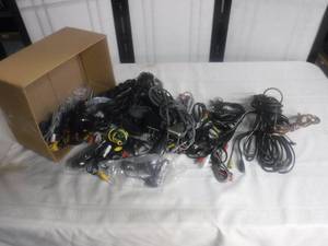lot 12636 image: Lot of audio video cables