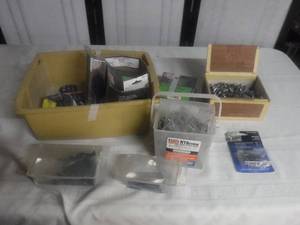 lot 12650 image: Miscellaneous garage items