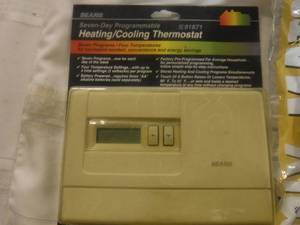 lot 12651 image: New heating and cooling thermostat with extras