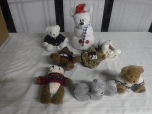 lot 12660 image: Lot of stuffed teddy bears