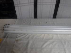 lot 12661 image: Fluorescent shop light tested works