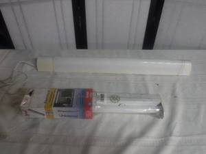lot 12669 image: Fluorescent Overhead Lights