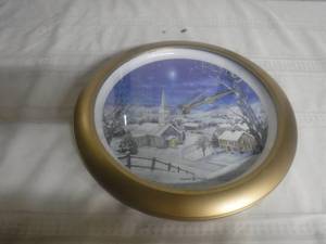 lot 12694 image: Winter Themed Howard Miller Decorative Wall Clock