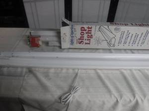 lot 12700 image: Shop Light Fixture and 4ft T12 Bulbs