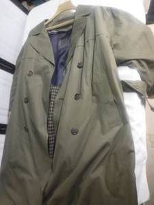 lot 12721 image: London Fog Trench Coat Size 40 Short