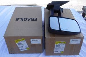 lot 11005 image: Pair of GM Side Mirrors Left and Right