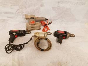 lot 11481 image: Power Drills and Sander
