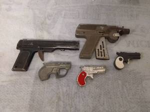 lot 11490 image: Vintage Toy Cap Gun Lot