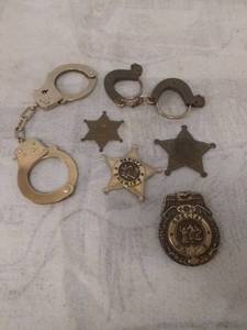 lot 11491 image: Toy Handcuffs and Sheriff Badges