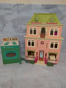 lot 11519 image: Suzy Homemaker Toy Oven and Fisher Price Dollhouse