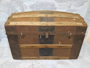 lot 11543 image: Vintage Wooden Trunk or Chest