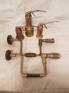 lot 11563 image: Three Vintage Oil Cans and Two Hand Drills