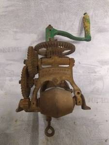 lot 11571 image: Vintage Hand Cranked Bench Grinder McCormick Deering