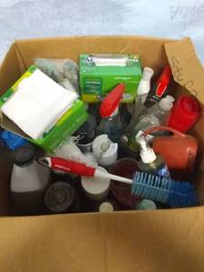 lot 11592 image: Cleaning Supplies Lot