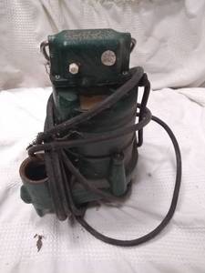 lot 11597 image: 220v Zoeller Sump Pump