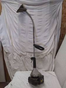 lot 11602 image: McCullouch Silver Eagle 28 Weed Whacker