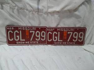 lot 11607 image: Pair of Vintage 1997 Missouri License Plates