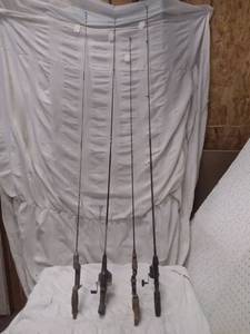 lot 11617 image: Lot of 4 Fishing Poles