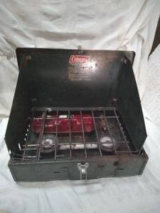 lot 11624 image: Vintage Coleman Camp Stove 425F