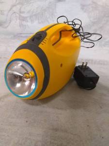 lot 11632 image: Free Play Wind Up Rechargable Flashlight