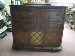 lot 1005 image: Vintage Westinghouse Model H-169 Radio Phonograph