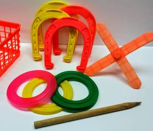 lot 103 image: Vintage Children Toss Game