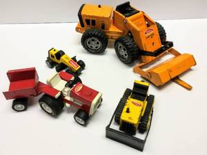 lot 114 image: Vintage Tonka Loader, Dozer, Tractor & Matching Trailer