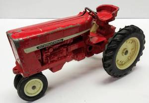 lot 121 image: From Ertl  Vintage International Red Farm Tractor