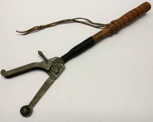 lot 135 image: Western Cartridge Vintage Trap Skeet Thrower  Man Cave Decor