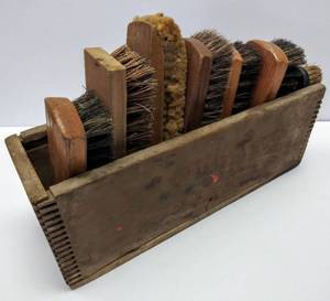 lot 138 image: Antique Wooden Box Tobacco w Dove Tail Joints & Shoe Shine Brushes