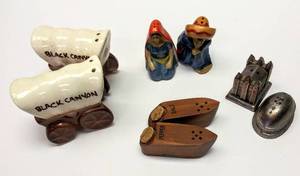lot 142 image: Lot of Salt & Pepper Shakers  4 Pairs